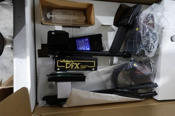 WHITES DFX SPECTRUM E SERIES METAL DETECTOR NEW IN BOX