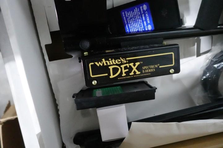 WHITES DFX SPECTRUM E SERIES METAL DETECTOR NEW IN BOX