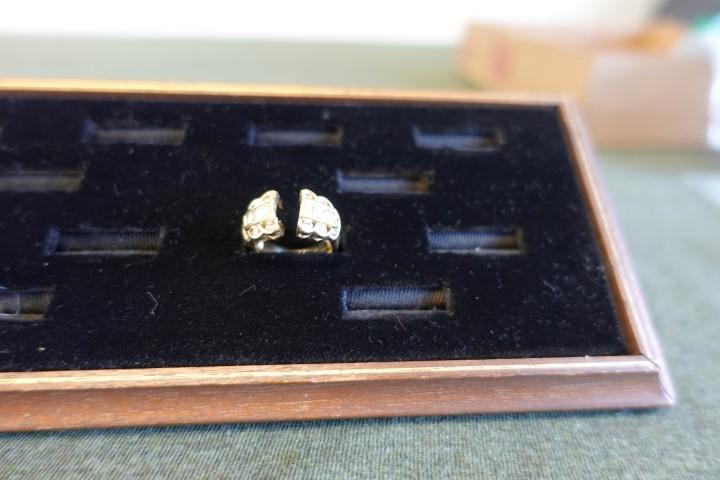 14 KT GOLD RING 24 SMALL DIAMONDS SIZE 7 4.1 DWT