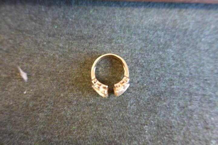 14 KT GOLD RING 24 SMALL DIAMONDS SIZE 7 4.1 DWT