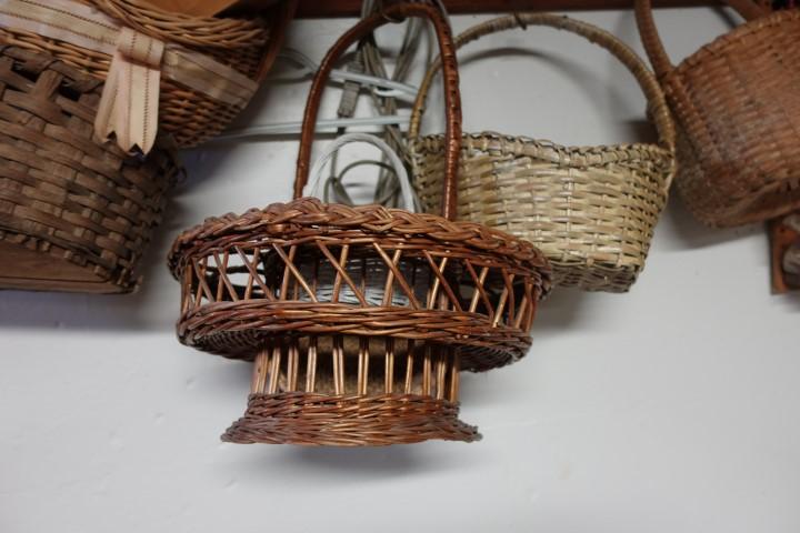 LOT OF BASKETS APPROXIMATELY 8 AND SHELF OF HARDWARE