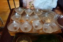 BOX DIAMOND PATTERN GLASS AND DAISY BUTTON SERVING BOWL