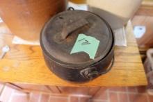 MARIETTA CO 3 CAST IRON POT