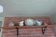 SHELF LOT INCLUDING POTTERY PITCHERS HAND PAINTED BOWLS CRYSTAL PITCHER AND