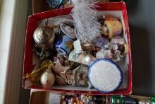 BOX OF CUSTOM TREE HANGING CHRISTMAS ORNAMENTS