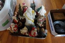 BOX SANTA CLAUSE FIGURINES AND MUSICAL SANTAS