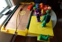 TABLE LOT VINTAGE TOYS IDEAL CROSS FIRE BOW DUKES OF HAZZARD NINJA TURTLE H