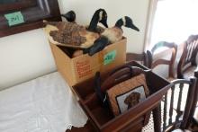TABLE LOT INCLUDING PINECONE CANADIAN GEESE FLATWARE CARRIER AND MORE