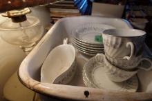 PORCELAIN TRAY WITH 12 PC FINE CHINA AND SMALL TABLE LAMP