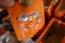4 CERAMIC PUMPKIN BASKETS AND HALLOWEEN DECORATIVES