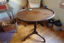 ANTIQUE TILT TOP TABLE WITH OVAL TOP 25 X 22