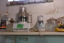 SHELF LOT WITH OIL LAMPS COFFEE GRINDER FOOD PROCESSER AND GLASS TOP CANIST