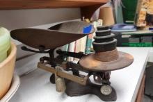 ANTIQUE HARDWARE STORE SCALE WITH WEIGHTS