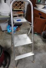 ALUMINUM STEP STOOL APPROXIMATELY 5 FEET TALL