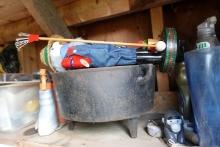 CONTENTS OF GARDEN SHED INCLUDING WIRE CART TRASH CANS COOLERS BASKETS GARD