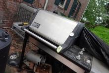WEBER GENESIS GOLD GRILL