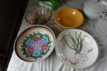 4 MIXING BOWLS FIESTA WARE HAND PAINTED AND PINK GLASS