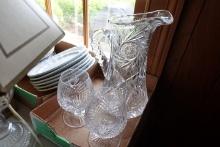 LARGE CRYSTAL PITCHER AND 2 TP GLASS SNIFTERS
