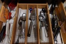 DRAWER AND CABINET INCLUDING UTENSILS CASSEROLE DISHES WITH CARRIERS AND MO