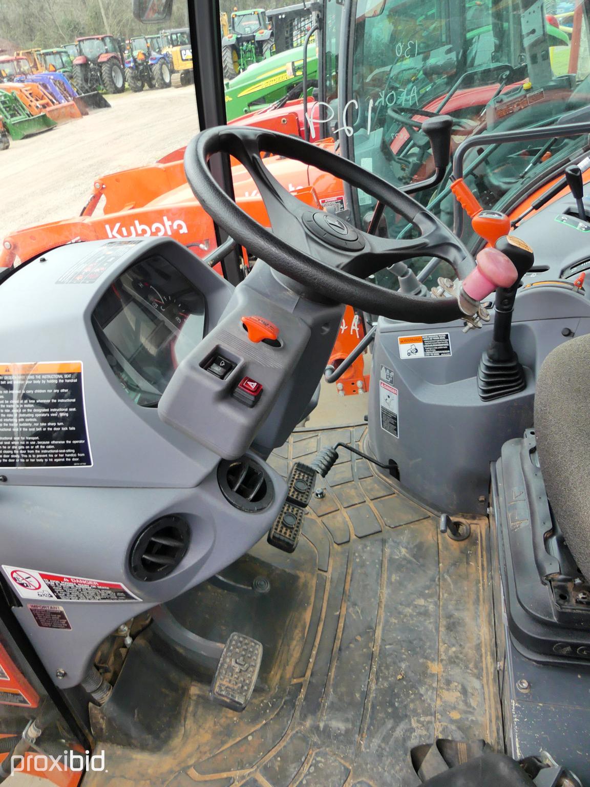 Kubota M4-071 Cab 4x4 w/ldr