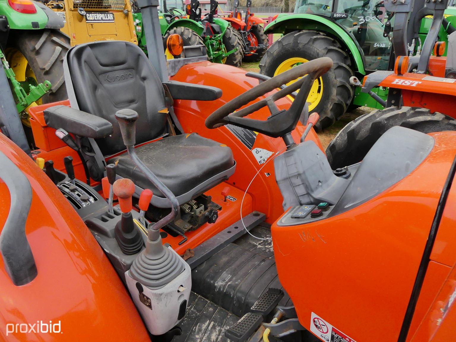 Kubota M7040 4x4 w/ldr