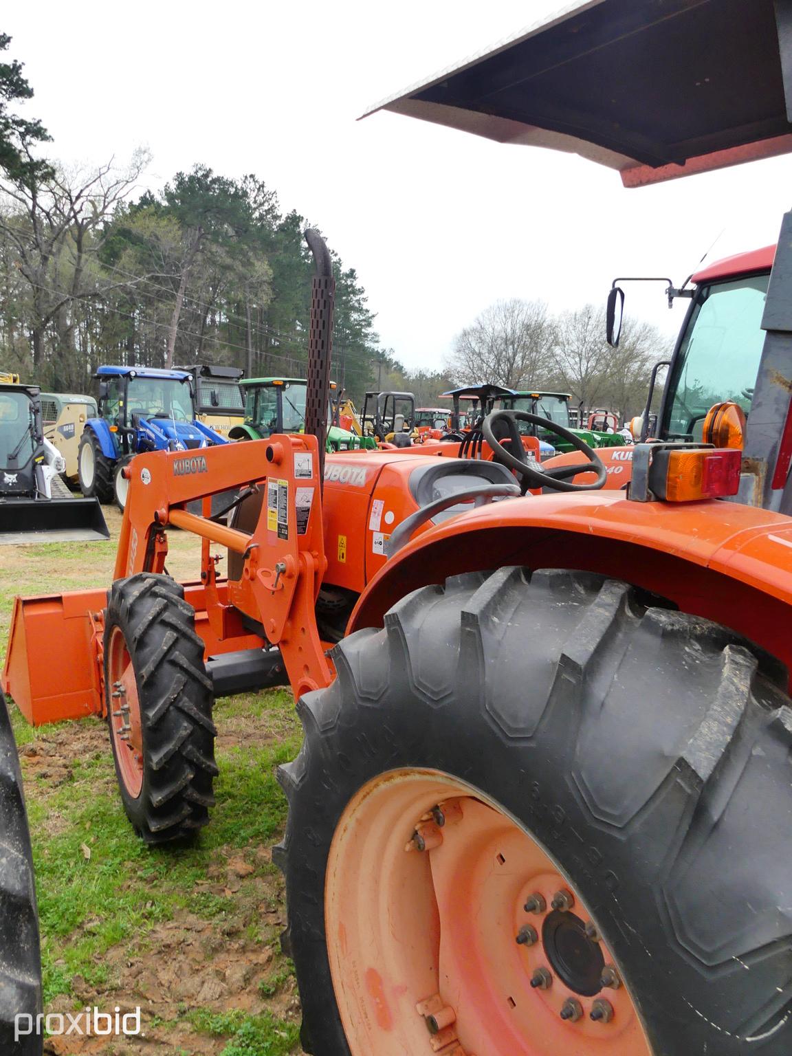 Kubota M7040 4x4 w/ldr