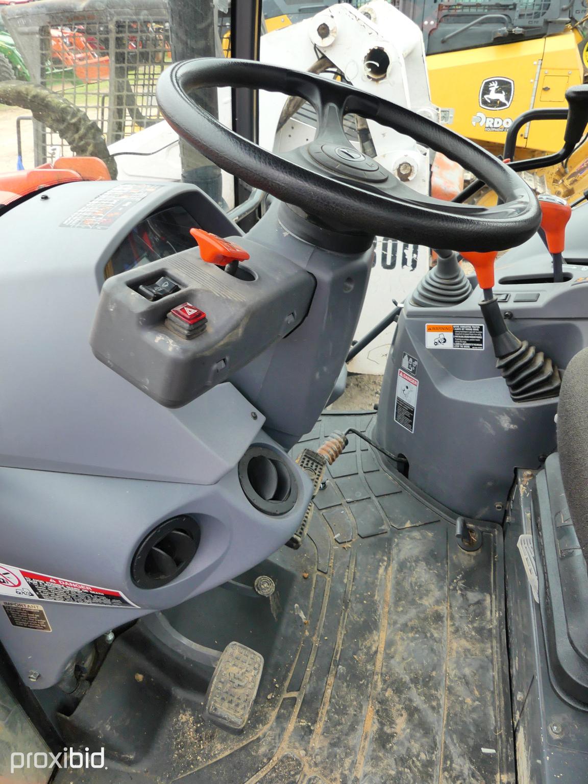 Kubota M5-111 Cab 4x4 w/ldr