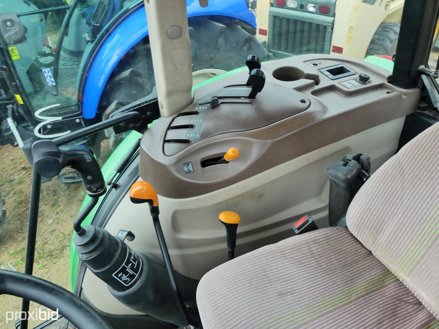 JD 5225 Cab 2WD w/ldr