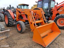 Kubota M7040 2WD w/ldr