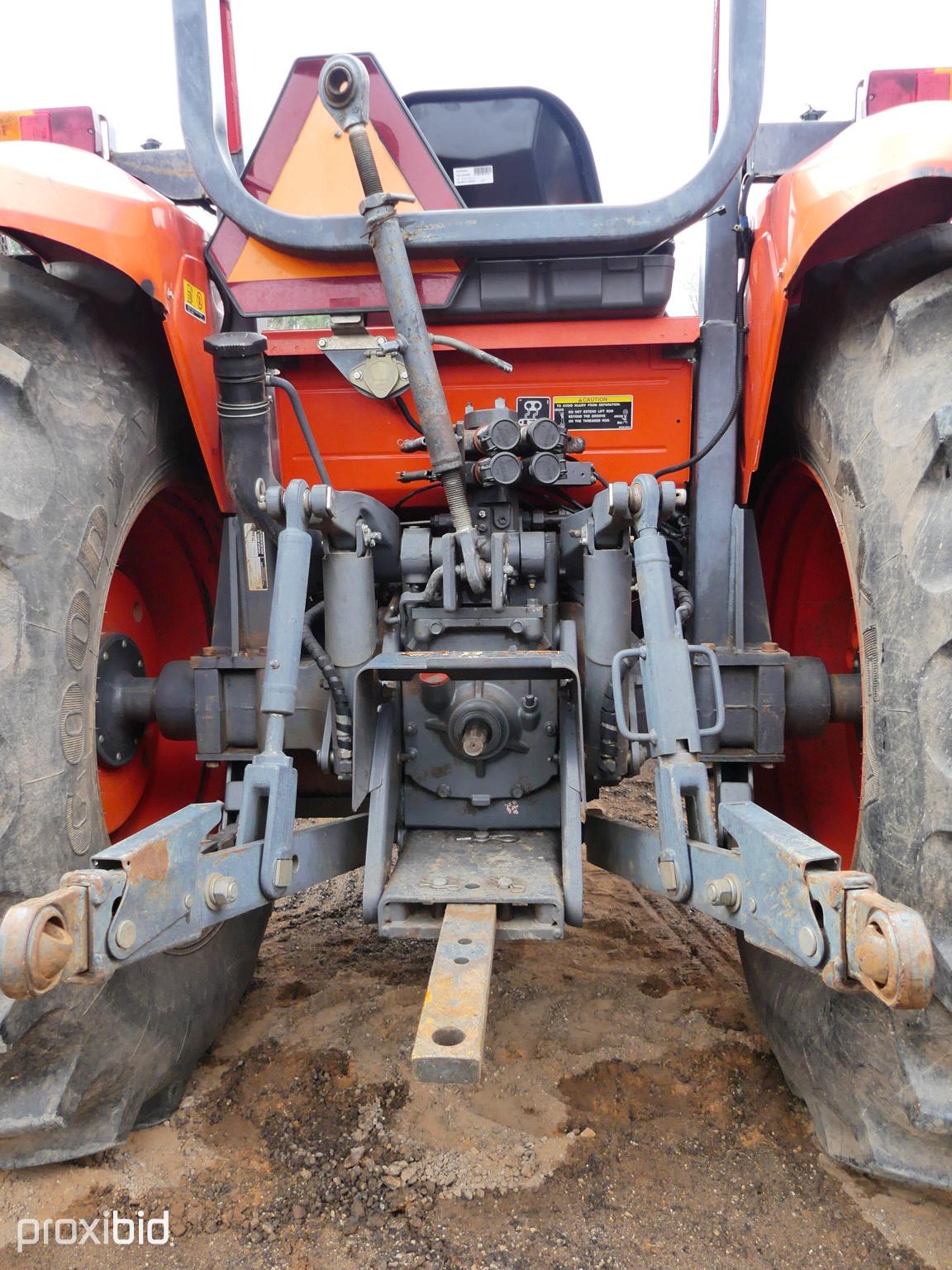 Kubota M7040 2WD w/ldr