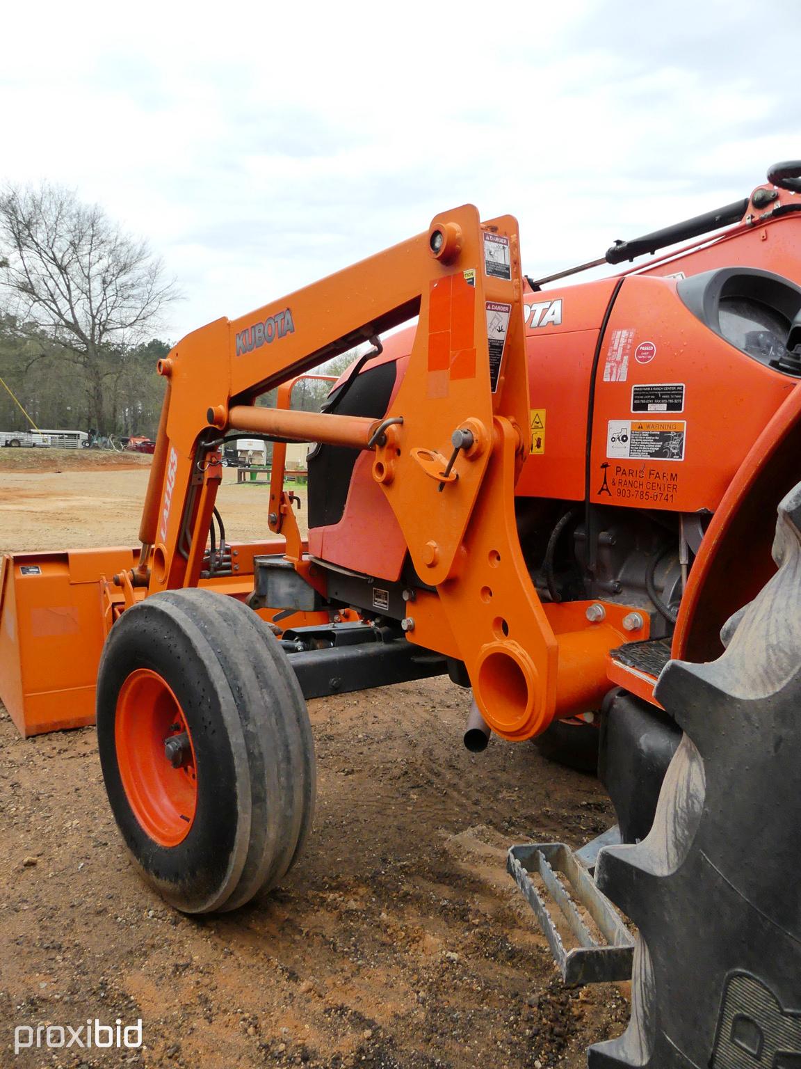 Kubota M7040 2WD w/ldr