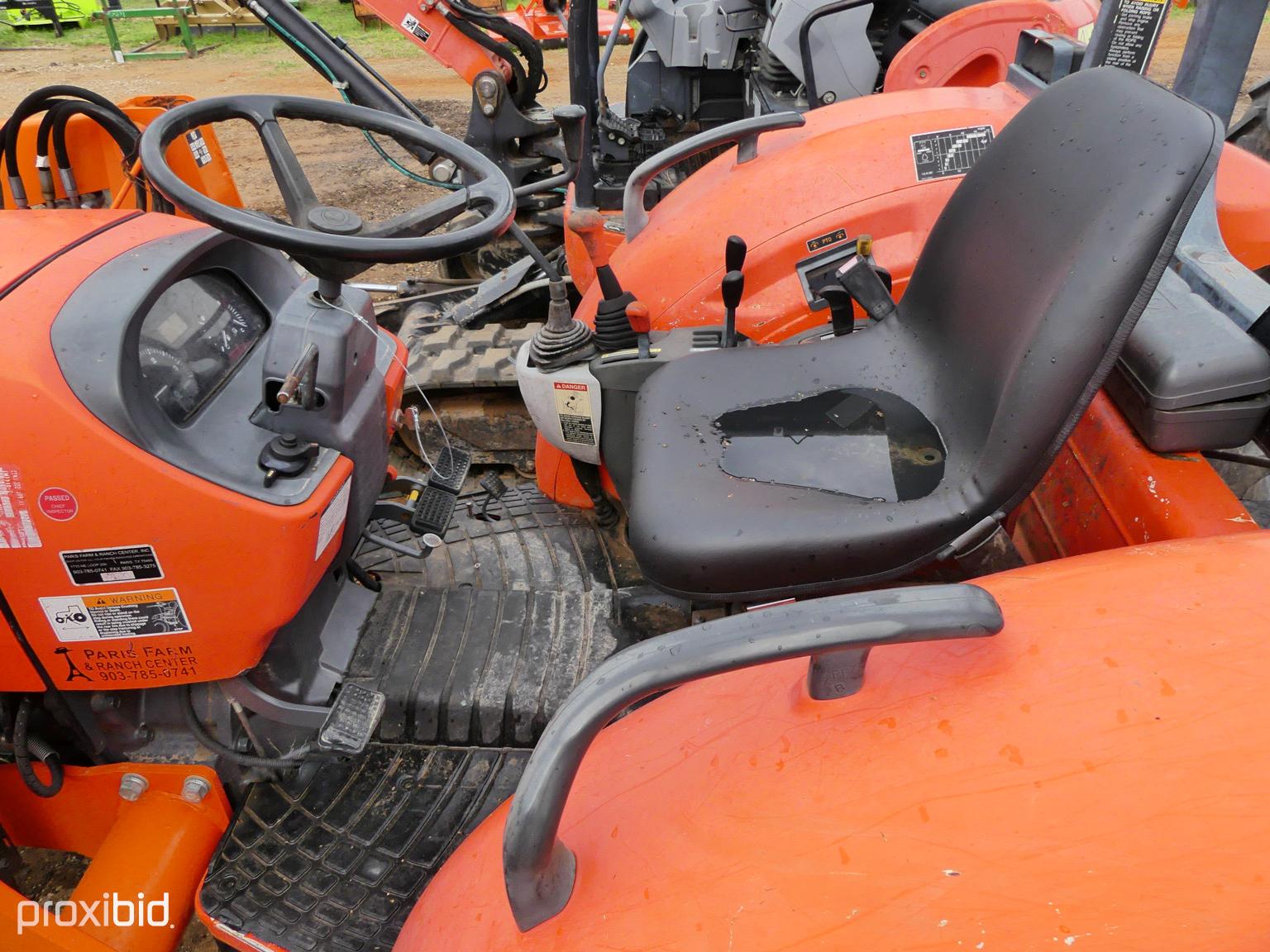 Kubota M7040 2WD w/ldr