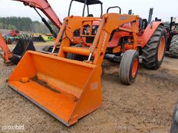 Kubota M7040 2WD w/ldr