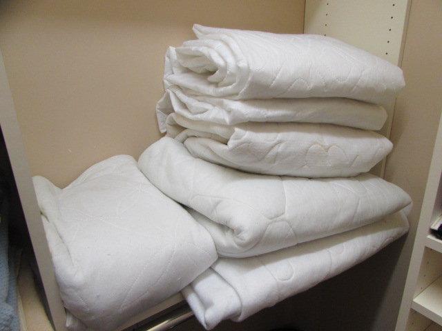 (6) Mattress Pads