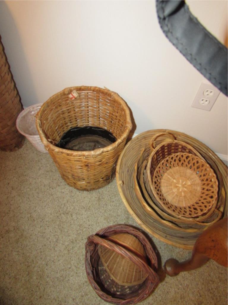 Hamper & Assorted Straw Baskets, etc.