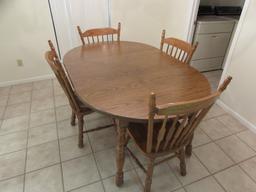 Cochrane Oval Breakfast Table & (4) Spindle Back