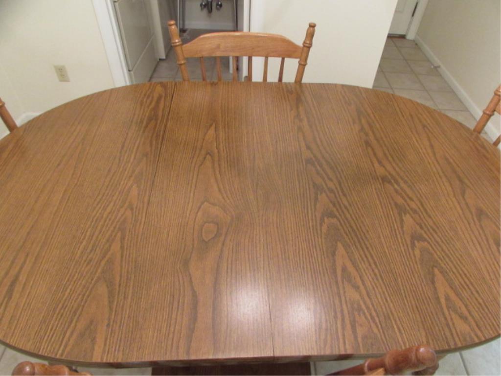 Cochrane Oval Breakfast Table & (4) Spindle Back