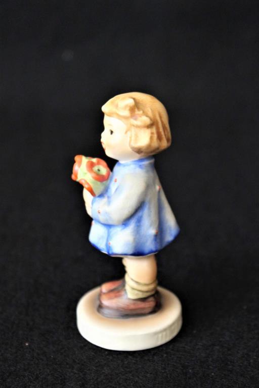 Hummel Figurine: "Give With Nosegay"