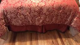 Full Size Bed w/Comforter, Bedskirt, Shams, T