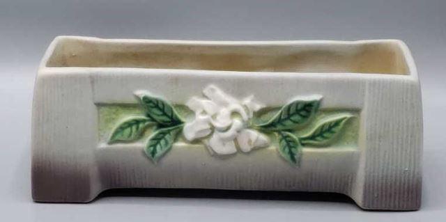 Roseville "gardenia" Planter