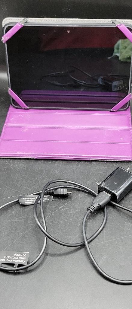 Amazon Kindle Fire HD 8 (7th generation) w/Charger