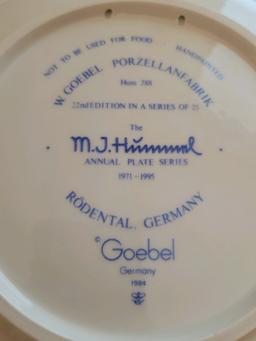 Hummel Hand-Painted 1992 - 18th Annual Hanging