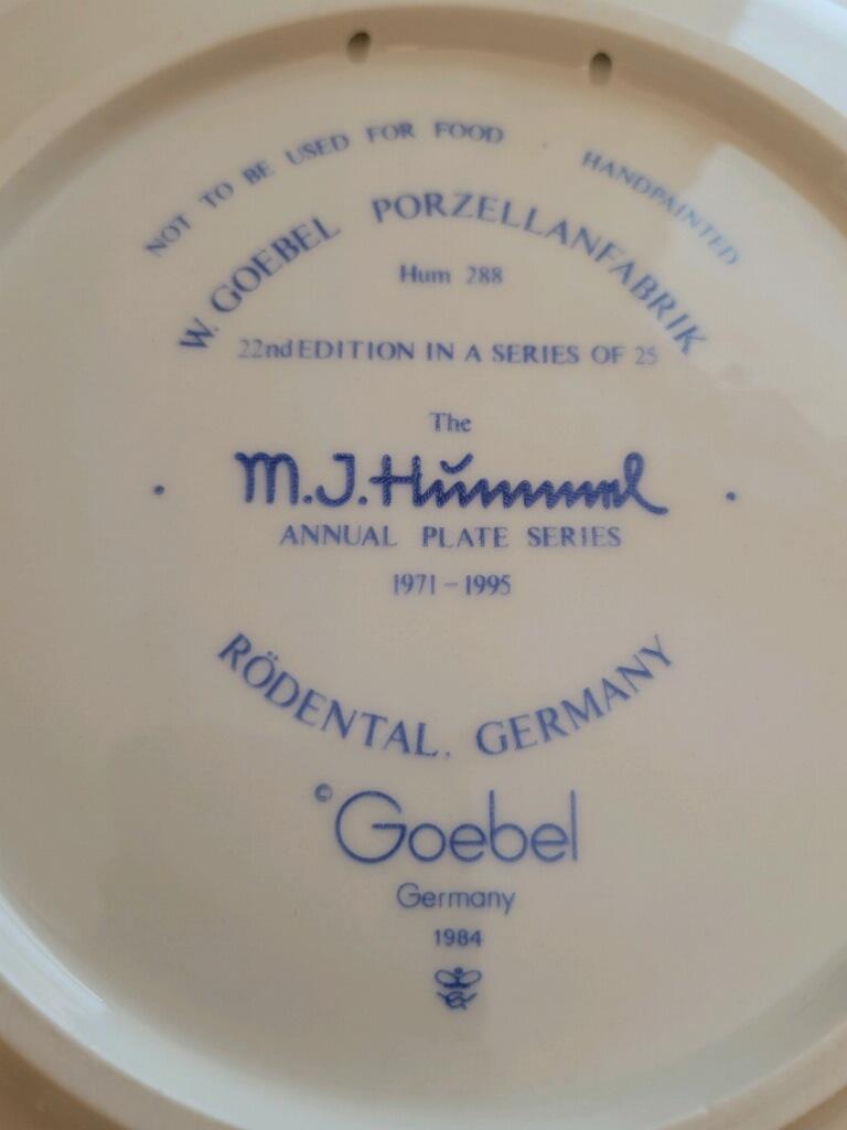 Hummel Hand-Painted 1992 - 18th Annual Hanging