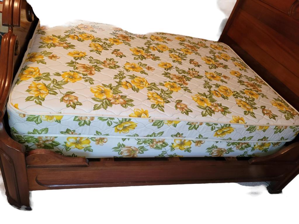 Full Size Bed w/Rails