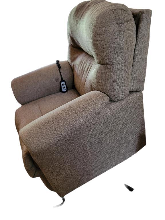 Best Home Furnishings Upholstered Reclining Lift