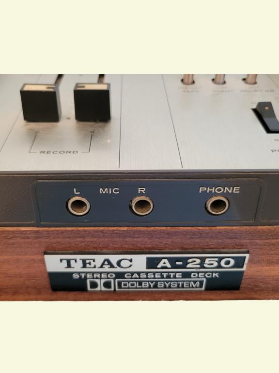 TEAC A-250 Stereo Cassette Deck Dolby System