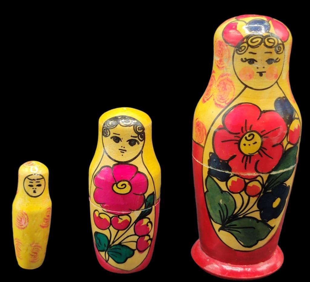 (2) Russian Nesting Dolls