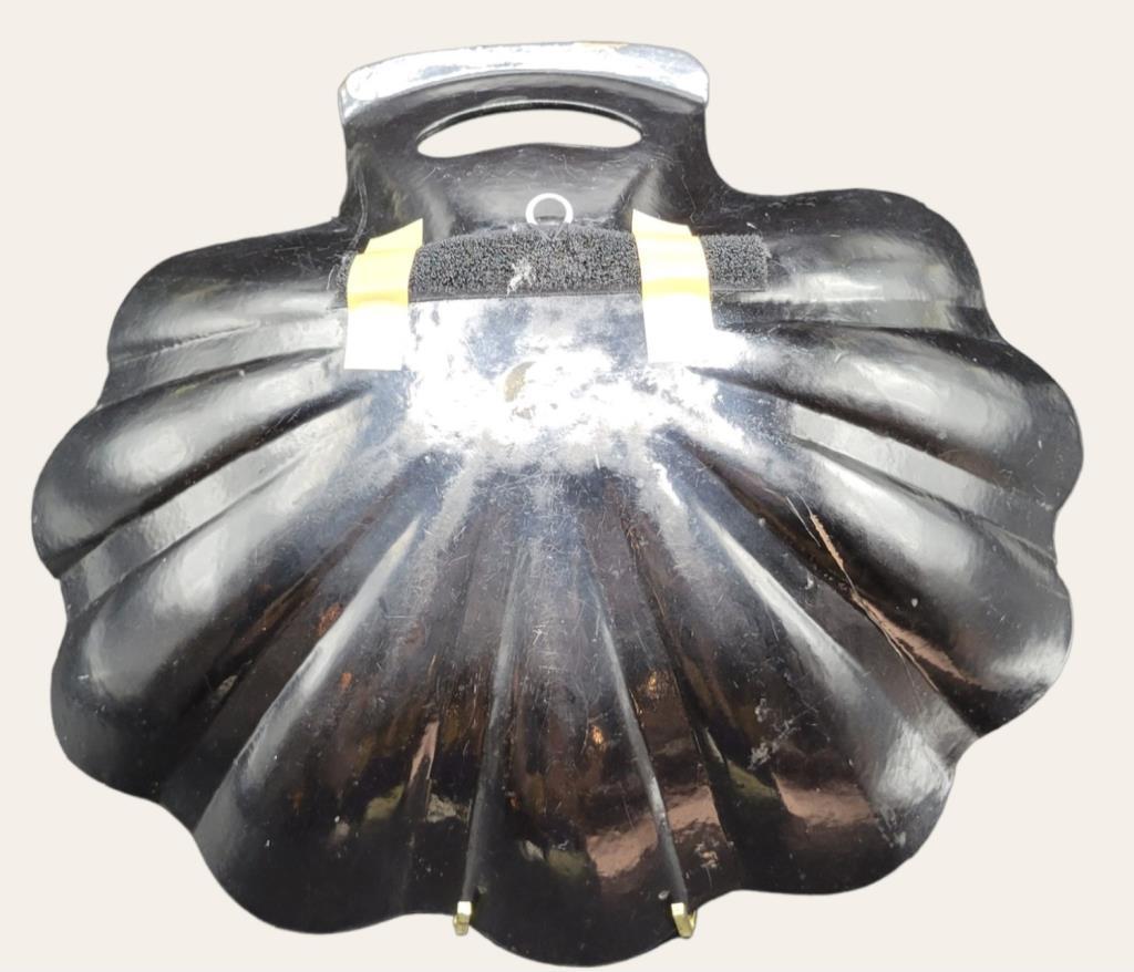 Black Lacquer Shell-Shaped Dish
