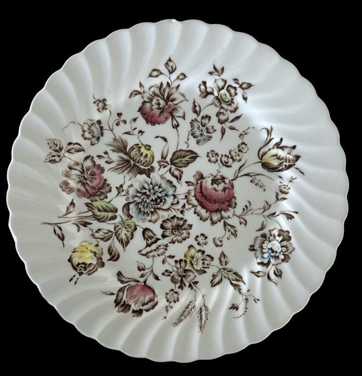 Set of Johnson Brothers "Staffordshire Bouquet"