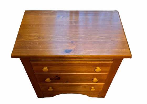 3-Drawer Night Stand—Shaker Ridge by Kincaid—27"